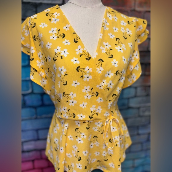 Monteau Yellow Floral Top - Picture 2 of 3
